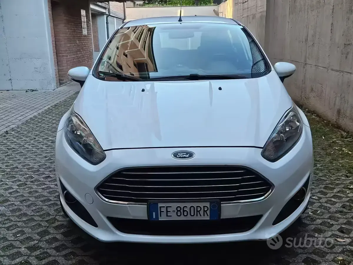 Usata Ford Fiesta 95 CV (69 kW) 2016 Bianco Utilitaria