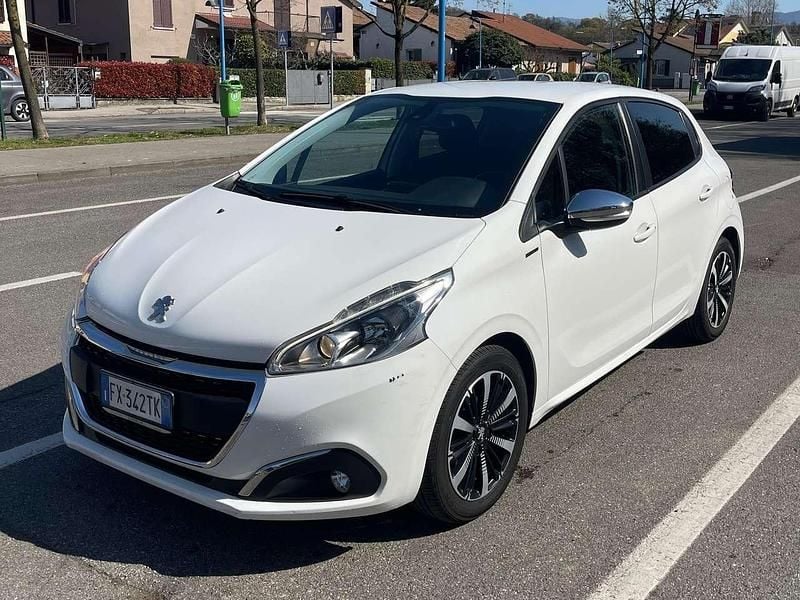 Usata Peugeot 208 Signature Sky 83 CV (61 kW) 2019 Bianco Utilitaria