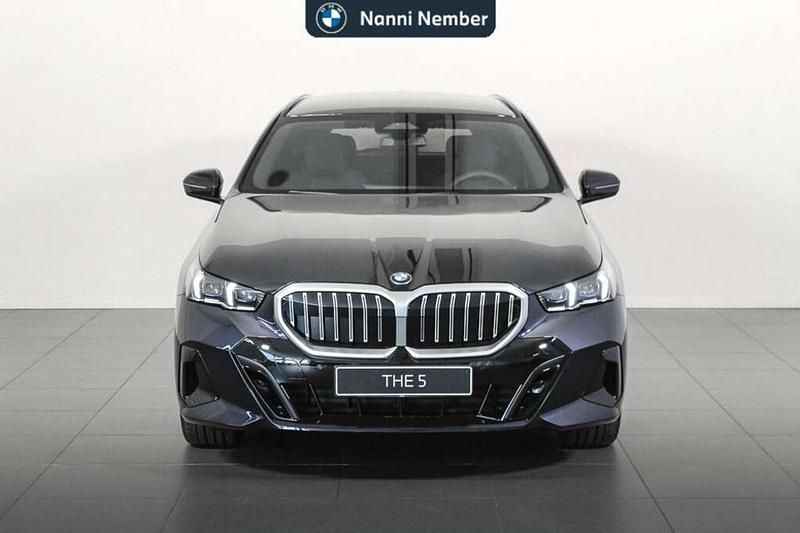 Nuova BMW 520 M Sport 208 CV (152 kW) 2026 Carbon black metallizzato Station wagon