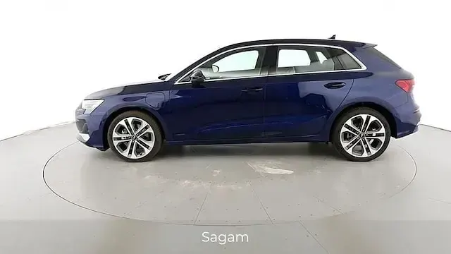 Nuova Audi A3 Sportback e-tron Advanced Plus 204 CV (150 kW) 2025 Blu navarra metallizzato Utilitaria
