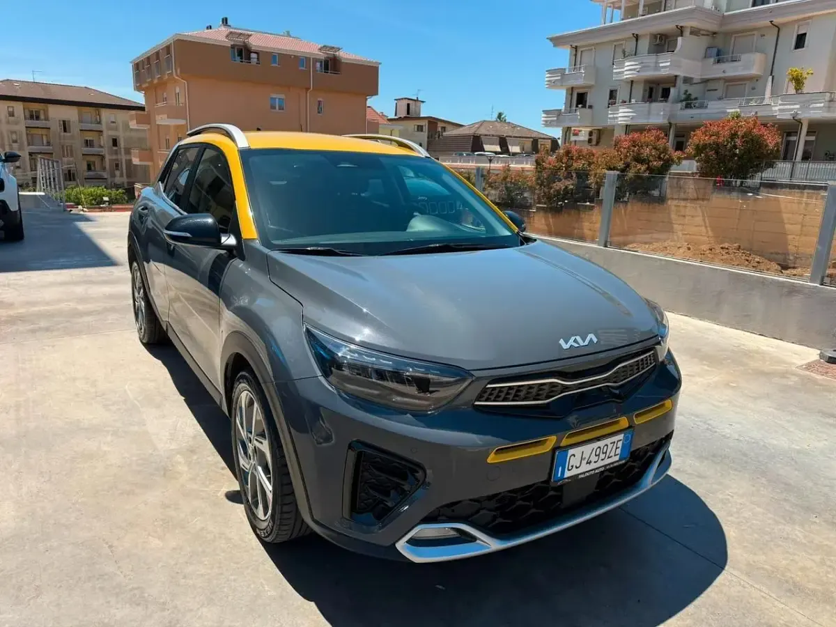 Usata Kia Stonic GT-Line 100 CV (73 kW) 2023 Grigio SUV