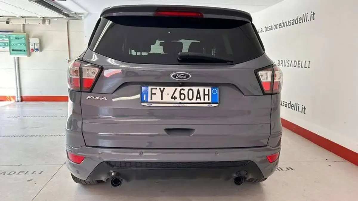 Usata Ford Kuga ST-Line 120 CV (88 kW) 2019 Grigio pastello SUV