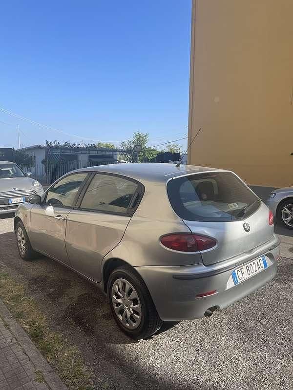 Usata Alfa Romeo 147 Distinctive 105 CV (77 kW) 2003 Utilitaria