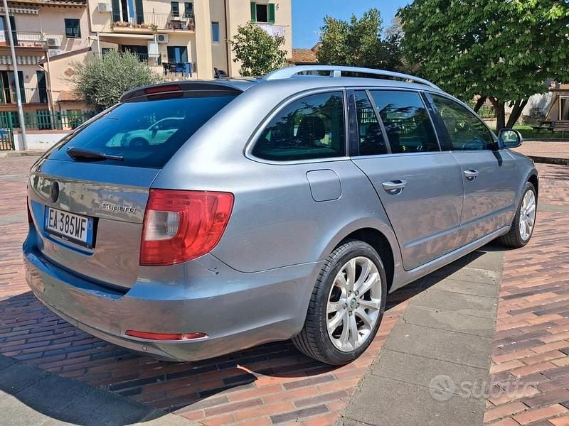 Usata Skoda Superb 146 CV (107 kW) 2012 Grigio Station wagon