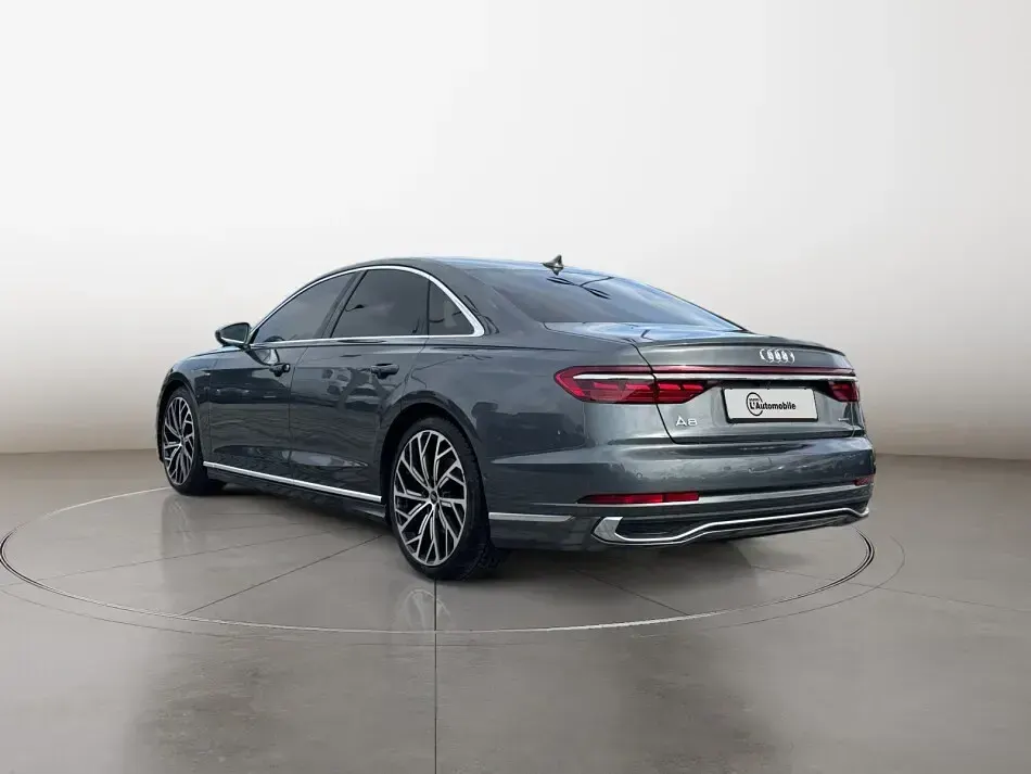 Usata Audi A8 286 CV (210 kW) 2023 Grigio Berlina
