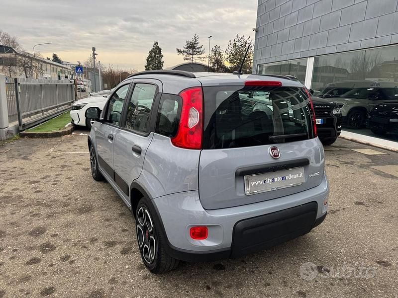 Usata Fiat Panda City Life 69 CV (50 kW) 2022 Grigio pastello Berlina