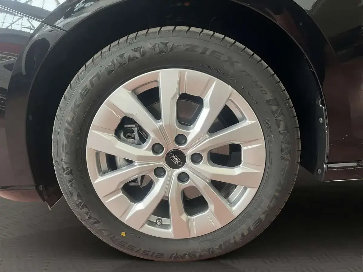 Usata Ford Tourneo Connect Titanium 122 CV (89 kW) 2025 Nero Monovolume