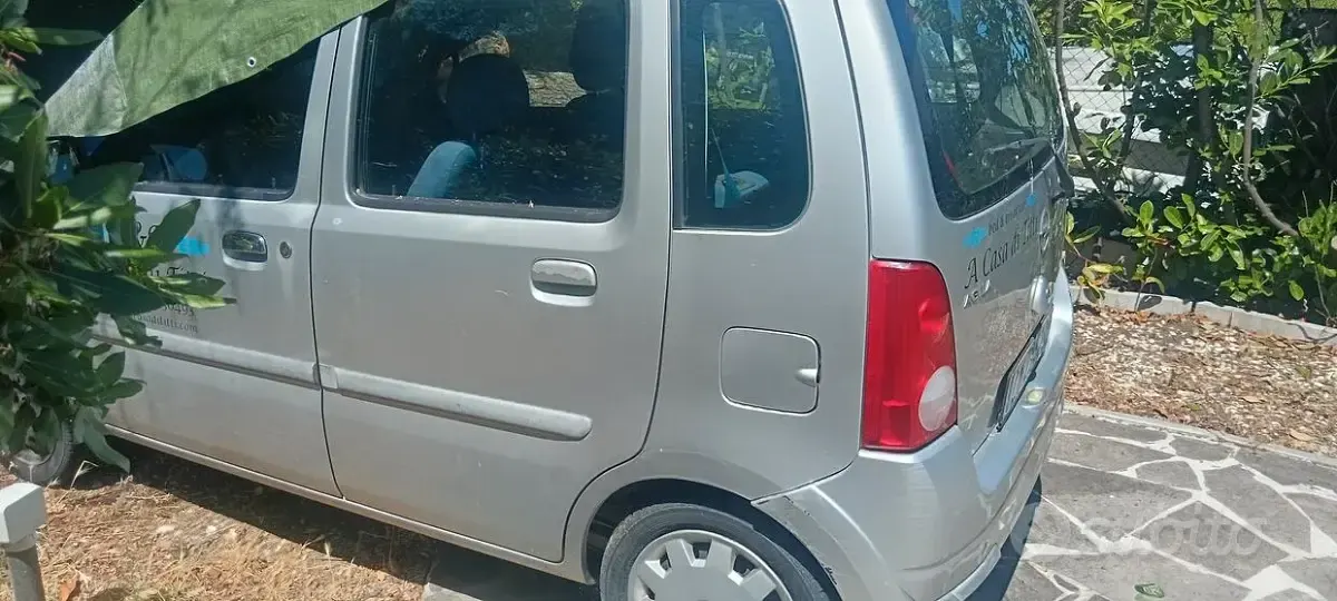 Usata Opel Agila 69 CV (50 kW) 2004 Grigio Monovolume