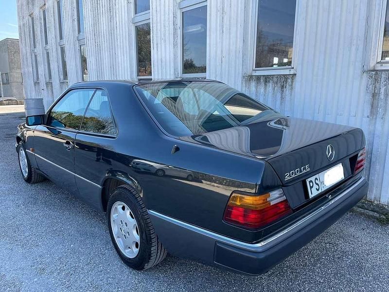 Usata Mercedes 200 122 CV (89 kW) 1991