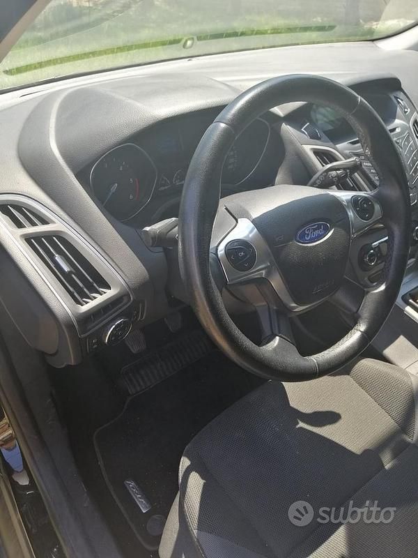 Usata Ford Focus 115 CV (84 kW) 2014 Nero Berlina
