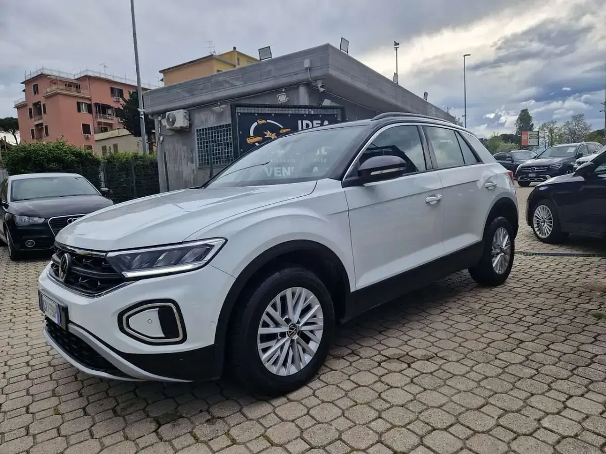 Usata VW T-Roc Life 110 CV (80 kW) 2023 Bianco SUV
