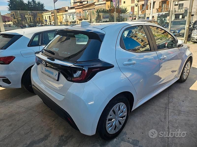 Usata Toyota Yaris 72 CV (52 kW) 2022 Bianco Utilitaria