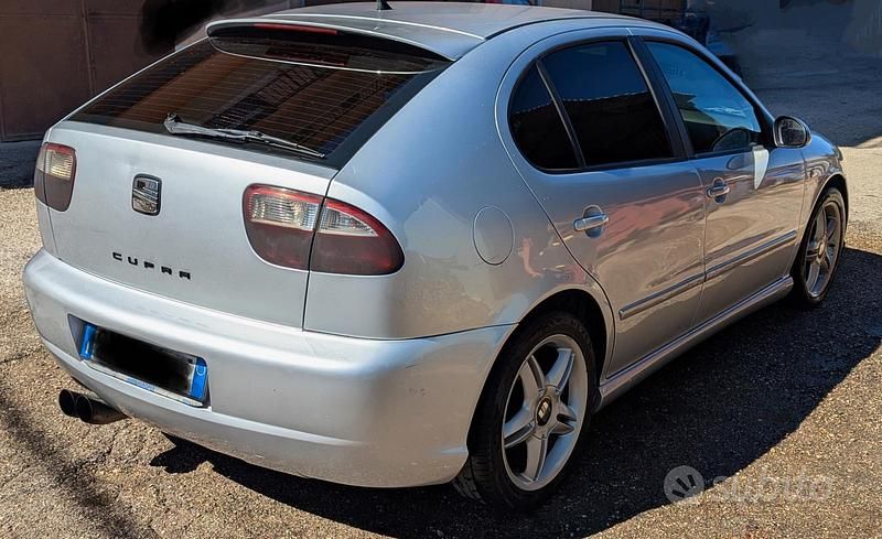 Usata Seat Leon Sport 130 CV (95 kW) 2005 Grigio Utilitaria