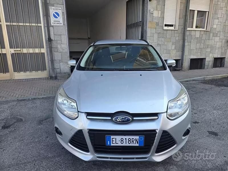 Begagnad Ford Focus 125 HK (91 kW) 2012 Grå Kombi