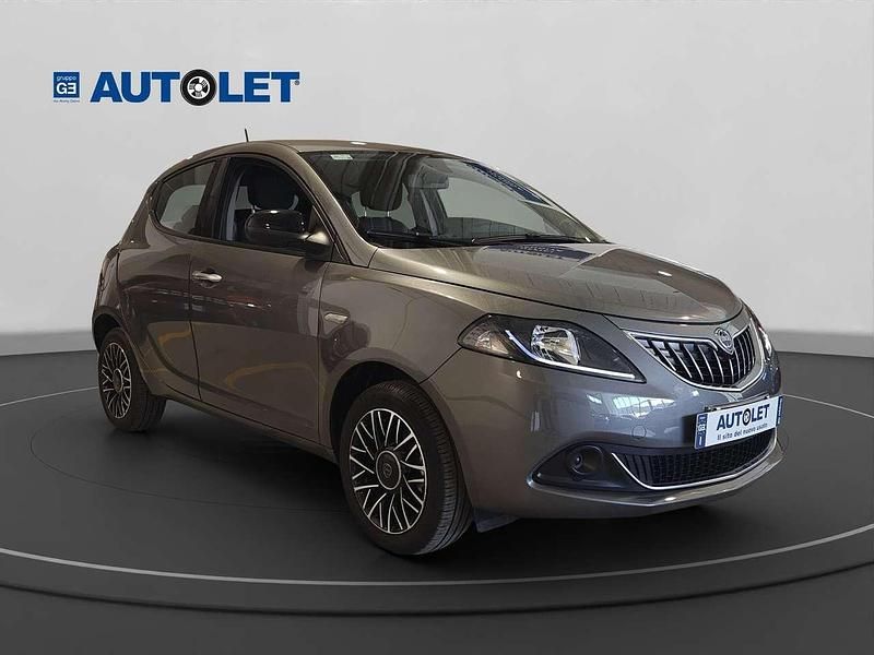 Gebraucht Lancia Ypsilon Silver 69 PS (50 kW) 2024 Grau Kleinwagen