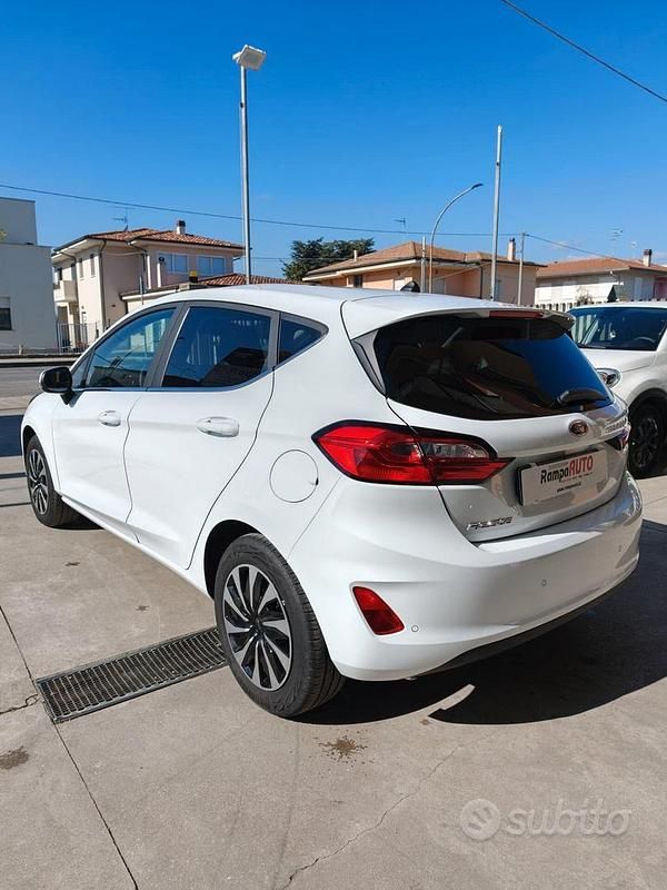 Usata Ford Fiesta Titanium 75 CV (55 kW) 2023 Bianco Utilitaria
