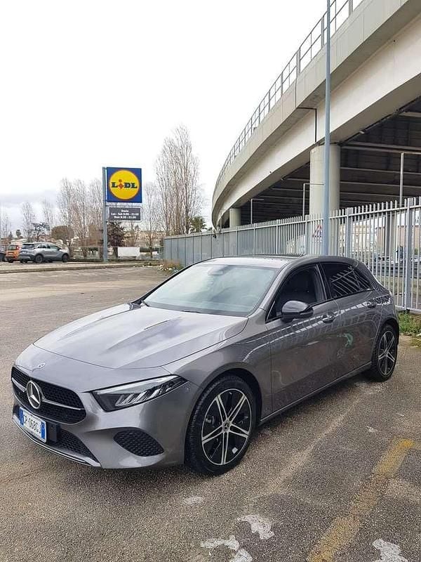Usata Mercedes A250 Advanced 163 CV (119 kW) 2023 Grigio Berlina