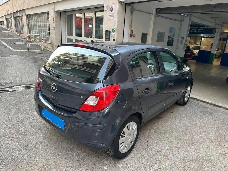 Usato 2007 Opel Corsa Benzin (3.000 €)