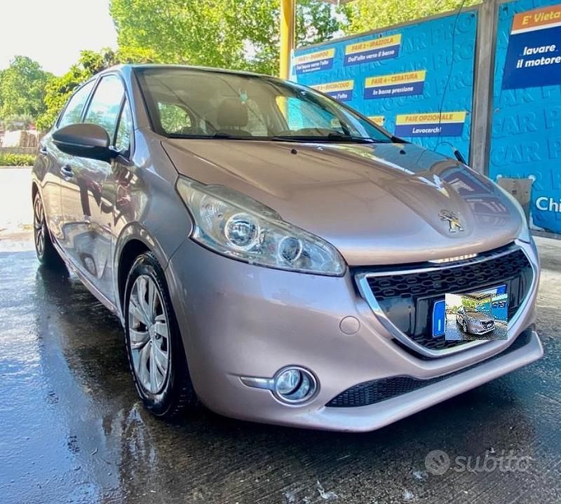 Usata Peugeot 208 95 CV (69 kW) 2012 Utilitaria