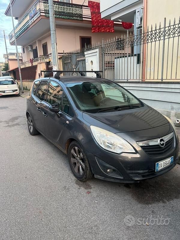 Usata Opel Meriva 101 CV (74 kW) 2011 Grigio Monovolume