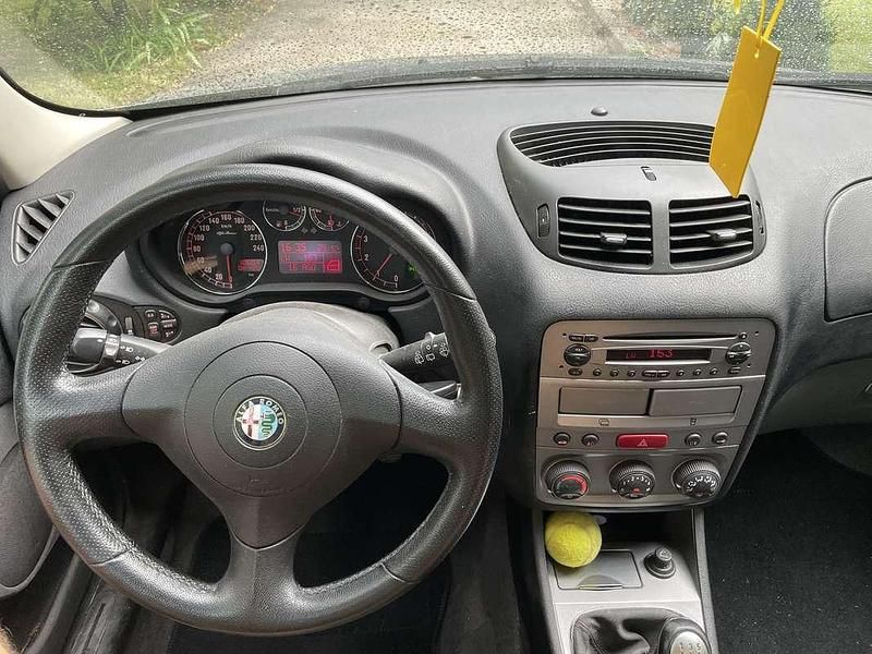 Usata Alfa Romeo 147 120 CV (88 kW) 2007 Nero Utilitaria
