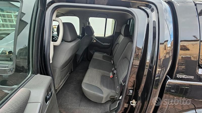Usata Nissan Navara 190 CV (139 kW) 2014 Nero Pick-up