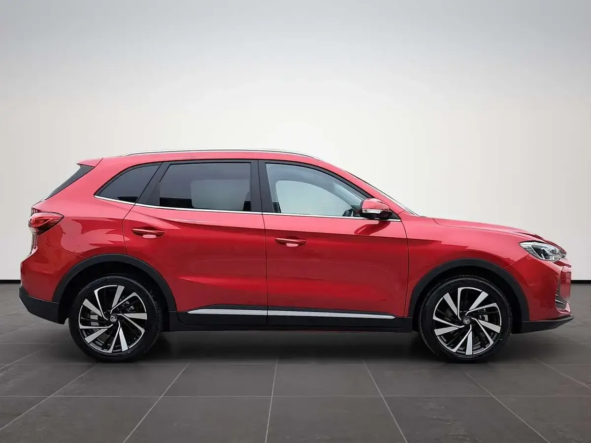 Nuova MG ZS Luxury 102 CV (75 kW) 2026 Diamon red SUV