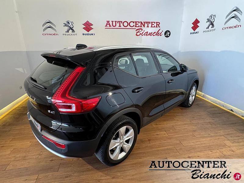Usata Volvo XC40 Momentum 197 CV (144 kW) 2022 Nero SUV