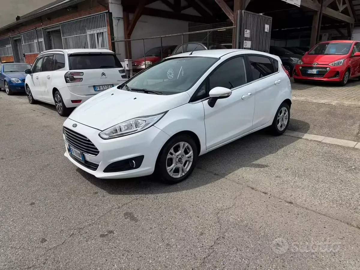Usata Ford Fiesta 95 CV (69 kW) 2017 Bianco Utilitaria