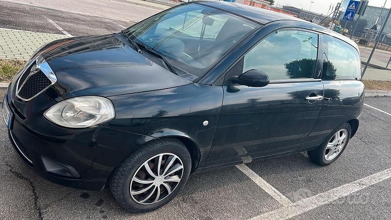 Usata Lancia Ypsilon 75 CV (55 kW) 2008 Nero Utilitaria