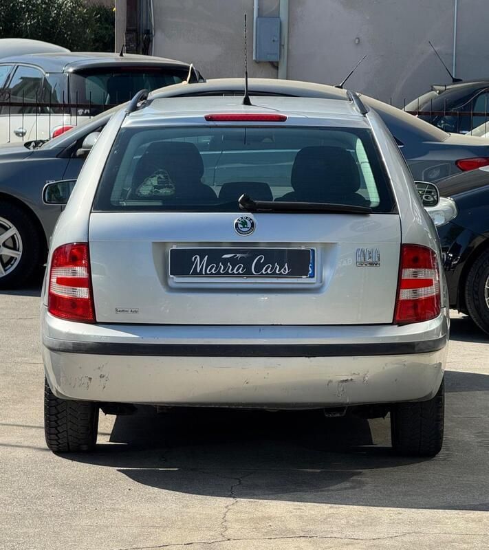 Usata Skoda Fabia Elegance 75 CV (55 kW) 2005 Argento Utilitaria