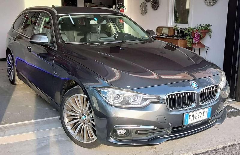 Usata BMW 318 Luxury Line 150 CV (110 kW) 2017 Grigio Station wagon