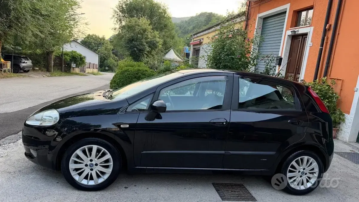 Usata Fiat Grande Punto Emotion 95 CV (69 kW) 2007 Nero Utilitaria