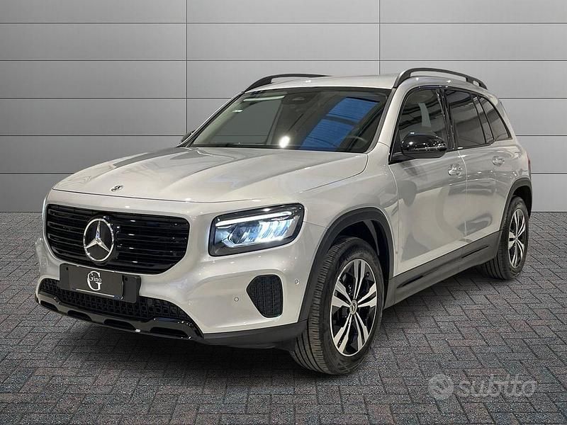 Grigio Usata 2024 Mercedes 200 AMG line SUV | 40.900 € - Immagine 1/4