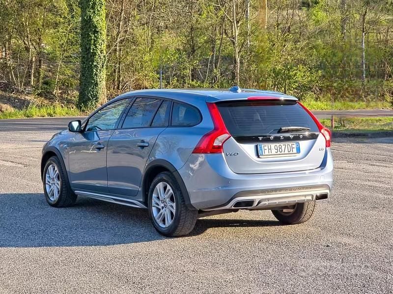 Usata Volvo V60 CC Summum 150 CV (110 kW) 2017 Grigio Station wagon