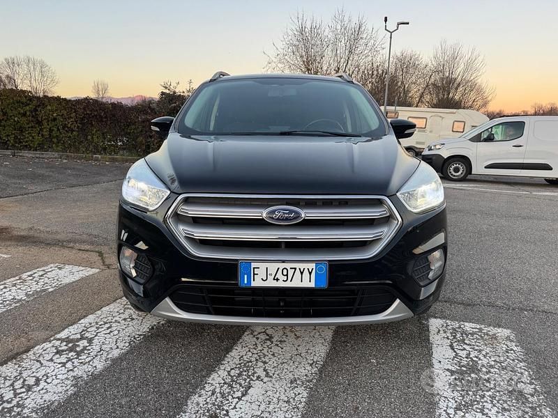Usata Ford Kuga 120 CV (88 kW) 2017 Nero SUV