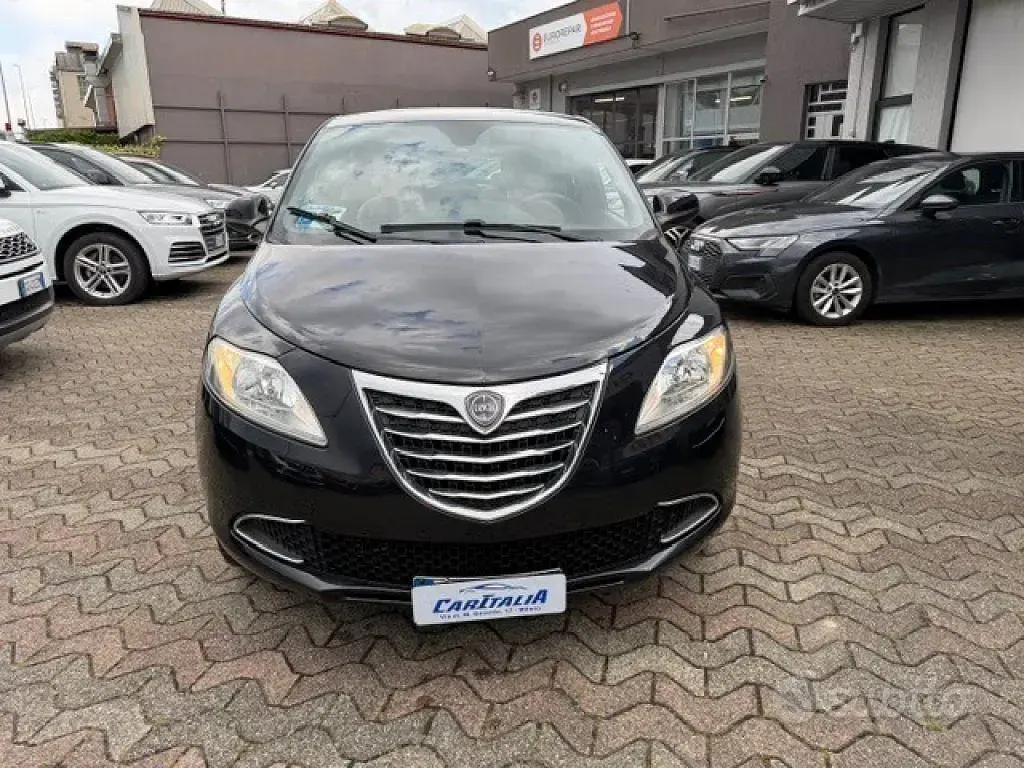 Usata Lancia Ypsilon Gold 84 CV (61 kW) 2015 Nero Utilitaria