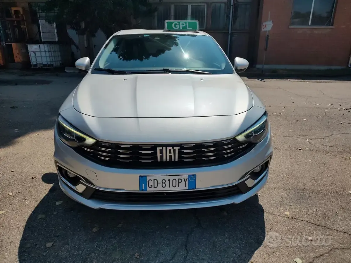Usata Fiat Tipo 100 CV (73 kW) 2021 Grigio Berlina