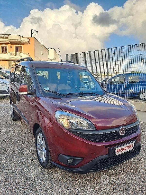 Usata Fiat Doblò 105 CV (77 kW) 2015 Rosso Monovolume