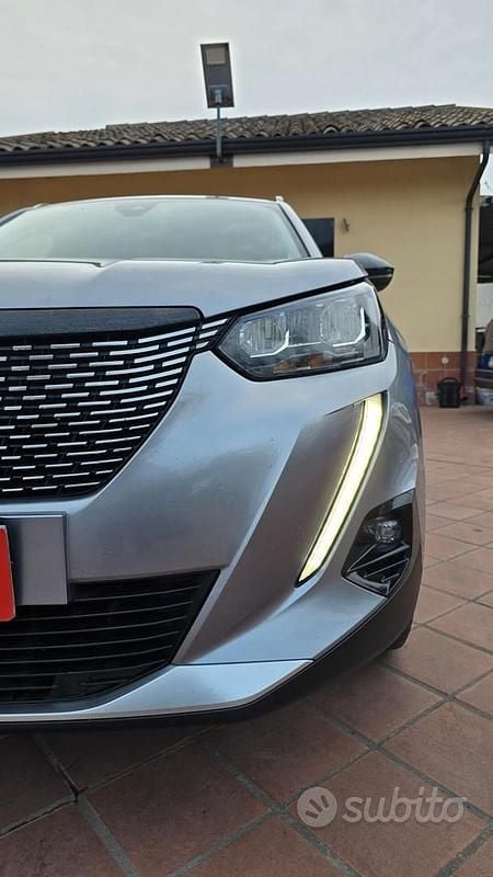 Usata Peugeot 2008 Allure 110 CV (80 kW) 2022 Grigio SUV