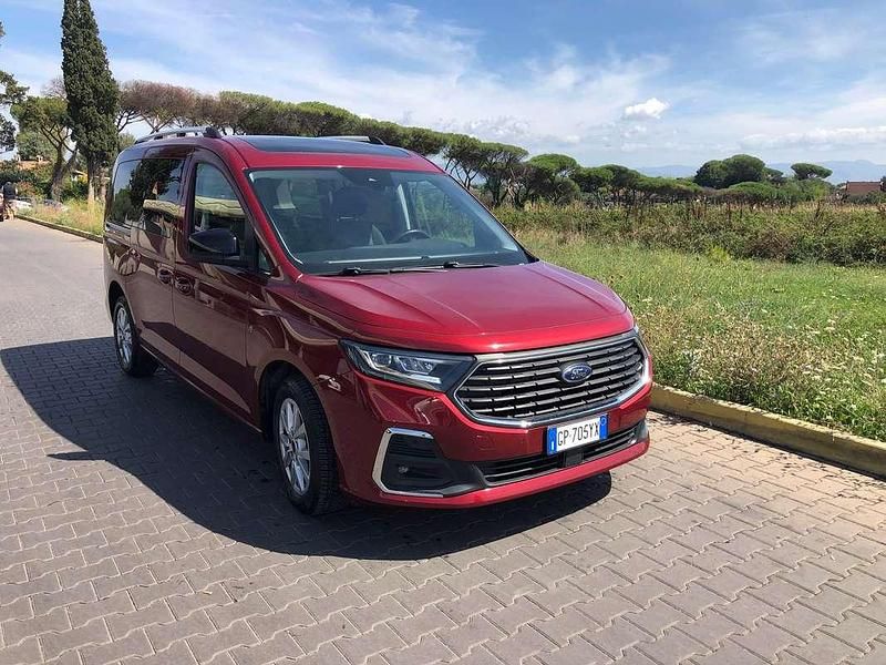 Usata 2023 Ford Tourneo Monovolume | 28.500 € (Molto cara) - Immagine 1/4