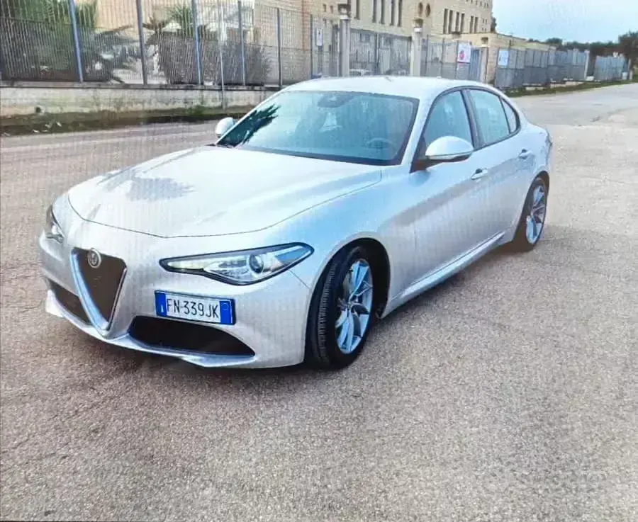 Usata Alfa Romeo Giulia Super 150 CV (110 kW) 2018 Grigio Berlina