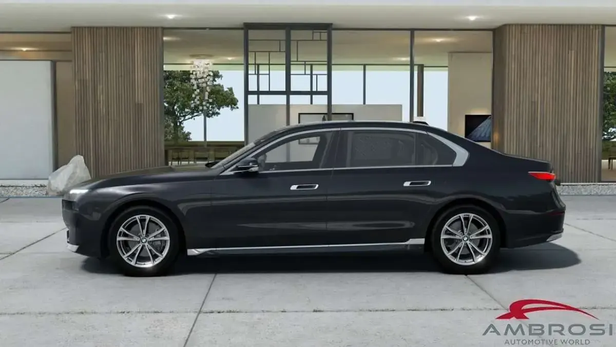 Nuova BMW 740 340 CV (250 kW) 2025 Grigio Berlina