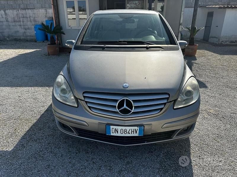 Usata Mercedes B200 Chrome 140 CV (102 kW) 2008 Giallo Monovolume