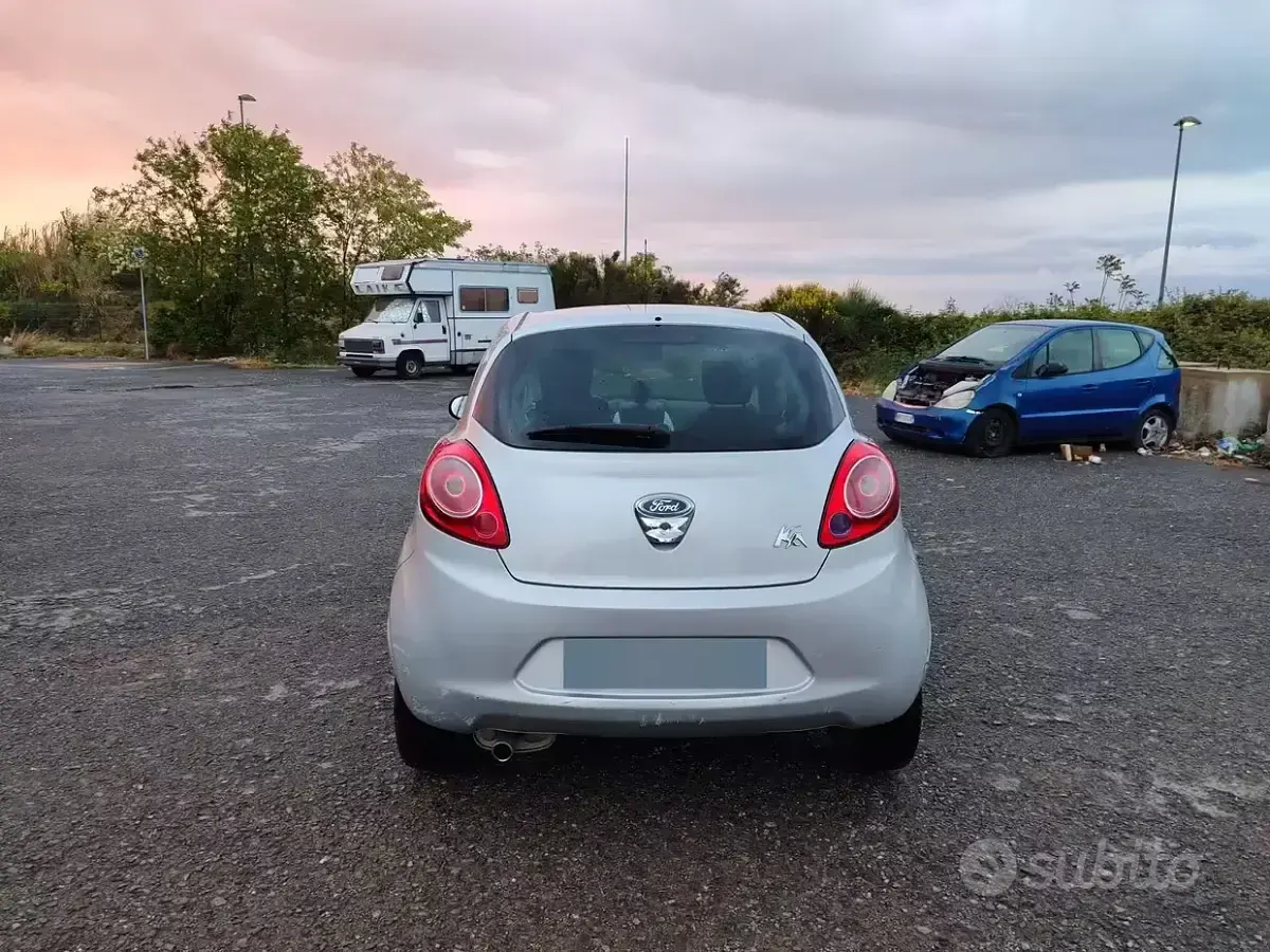 Usata Ford Ka 69 CV (50 kW) 2014 Grigio Berlina