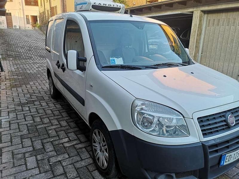 Usata Fiat Doblò Active 103 CV (75 kW) 2010 Bianco Monovolume