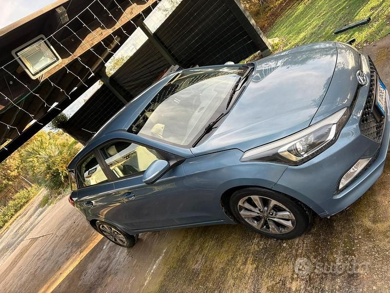 Usata Hyundai i20 75 CV (55 kW) 2015 Blu Berlina