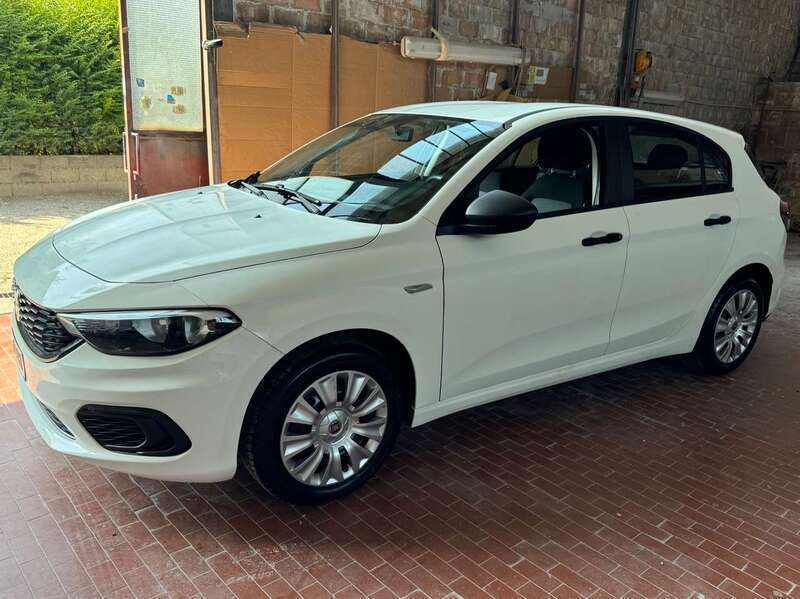 Bianco Usata 2019 Fiat Tipo Pop Tre volumi | 14.500 € (Molto cara) - Immagine 1/4