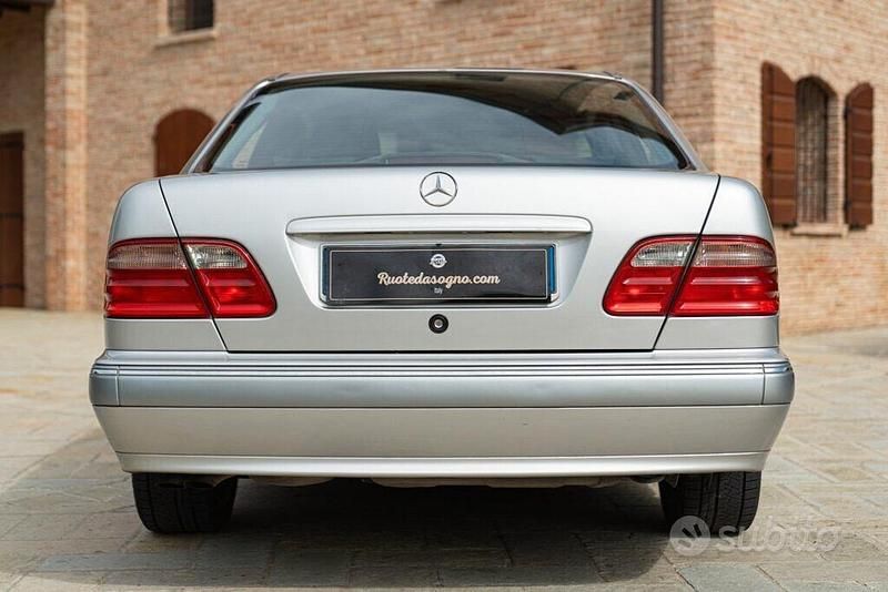 Usata Mercedes E430 279 CV (205 kW) 2000 Grigio Berlina