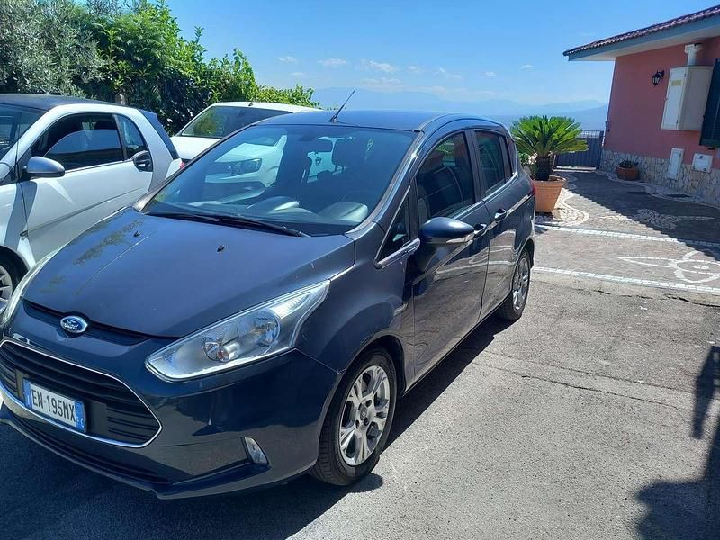 Grigio Usata 2013 Ford B-MAX Titanium Monovolume | 5100 € (Ottimo prezzo) - Immagine 1/4